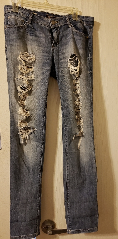 Distressed skinny boyfriend jeans